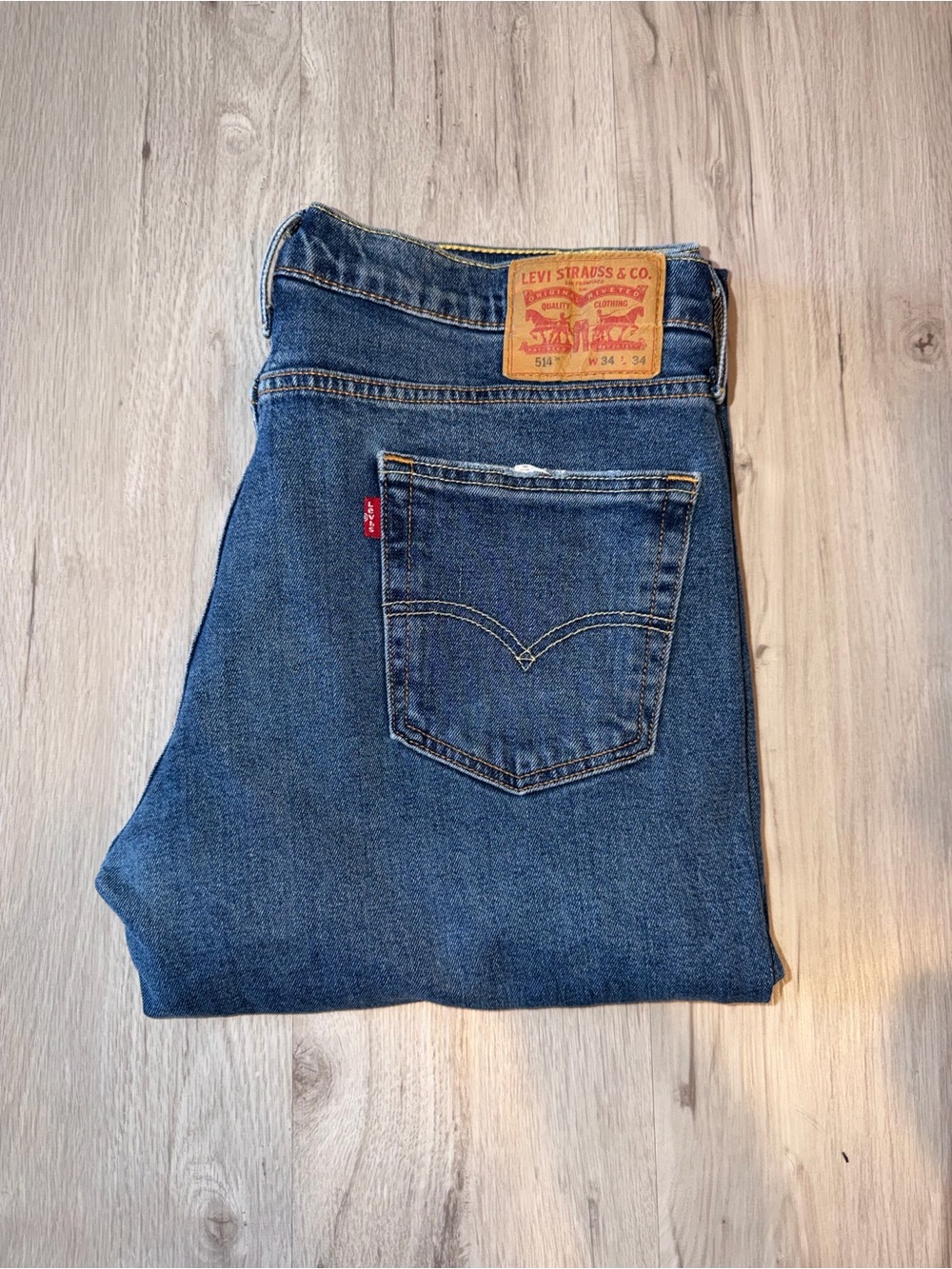 Levi's Relaxed Fit Men's Jeans - Classic Blue Denim with Leather Patch